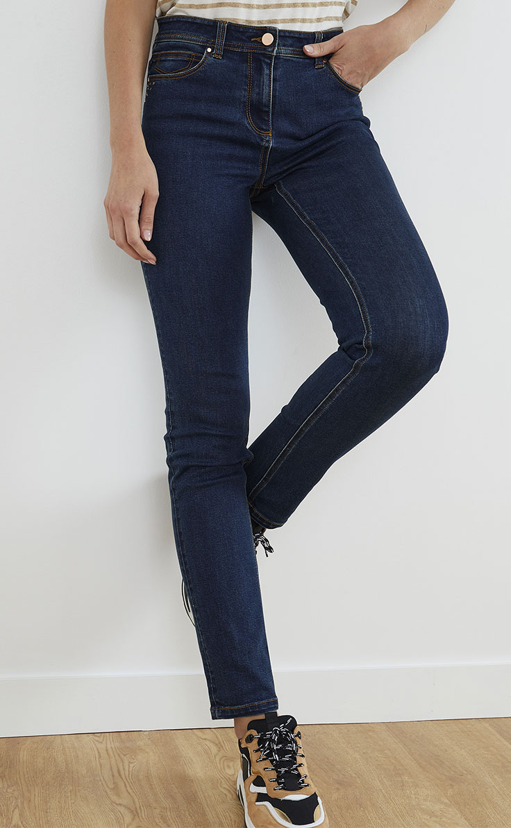 Le jean slim marine