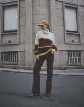 Pull épais contenant de la laine rayé