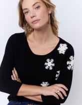 Pull fin uni décoré