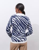 Pull fin jacquard