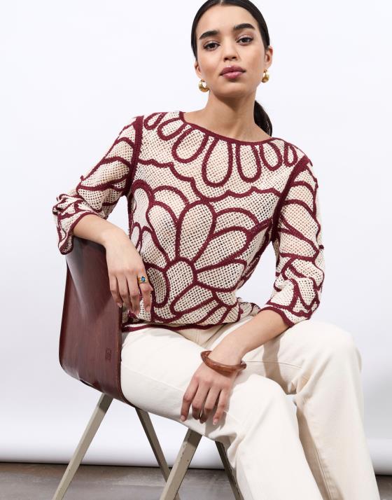 Pull fin court uni décoré